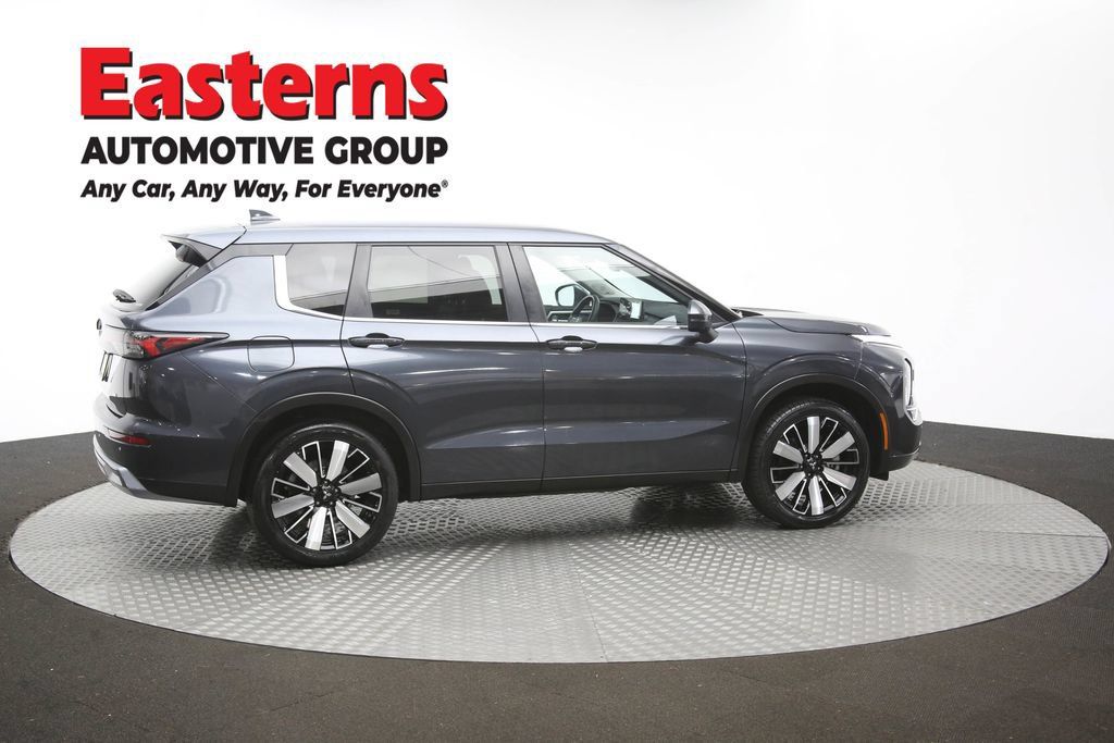 Used 2025 Mitsubishi Outlander SE AWD/4WD image 44