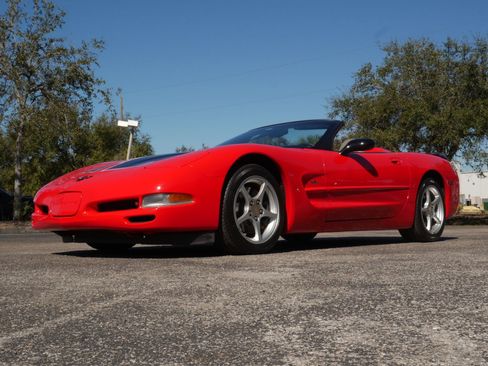 Used 2000 Chevrolet Corvette Convertible image 11