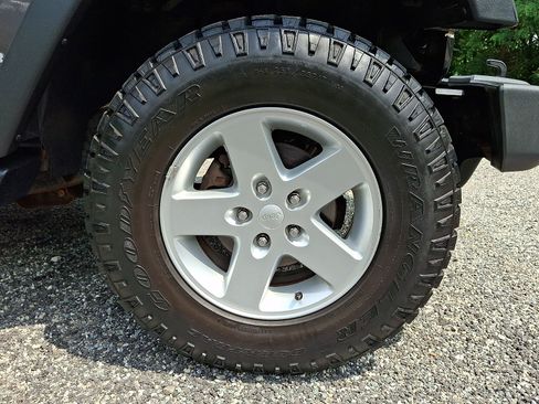 Used 2014 Jeep Wrangler Unlimited Sport w/ Quick Order Package 24S AWD/4WD image 8