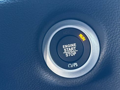 New 2026 Chrysler Pacifica Limited image 28