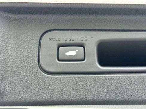 Certified 2025 Honda Pilot Touring image 10