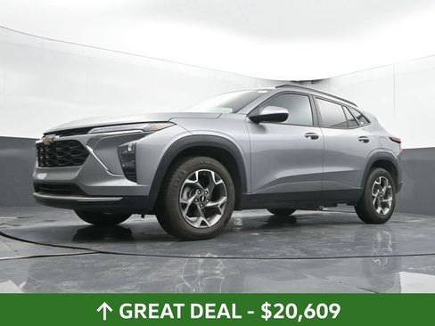 Used 2025 Chevrolet Trax LT FWD image 42