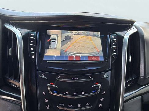 Used 2017 Cadillac Escalade Platinum image 12