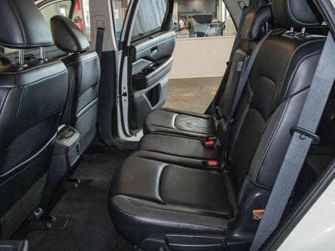 Used 2022 Nissan Pathfinder SL w/ SL Black Package AWD/4WD image 14