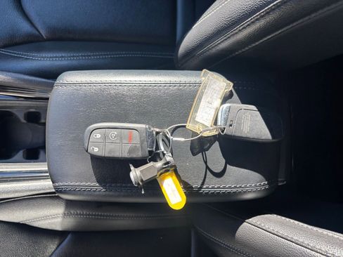 Used 2025 Jeep Compass Limited image 21