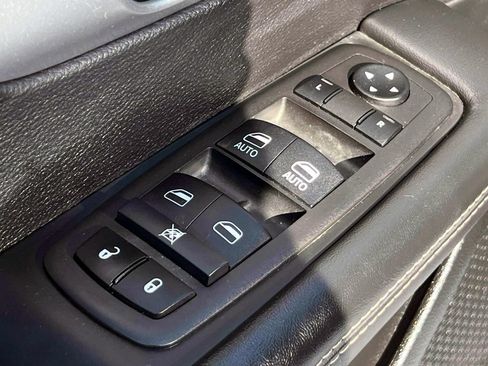 Used 2024 Chrysler Pacifica Limited FWD image 20