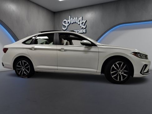 Used 2026 Volkswagen Jetta SE FWD image 3
