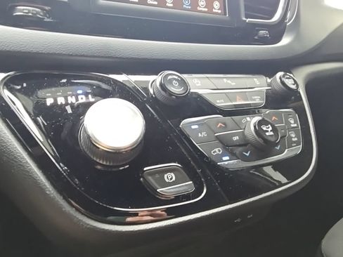 Used 2019 Chrysler Pacifica Touring Plus w/ S Appearance Package FWD image 27