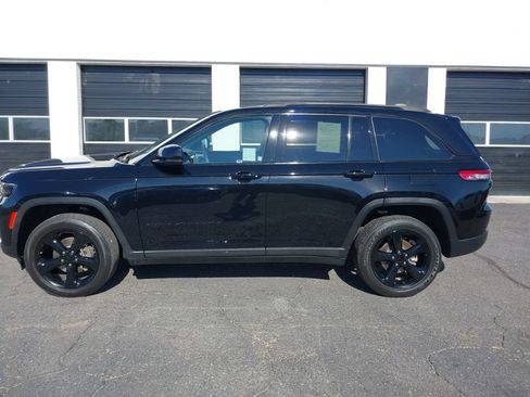 Used 2023 Jeep Grand Cherokee Altitude AWD/4WD image 2