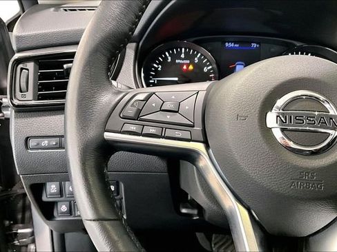 Used 2019 Nissan Rogue SV w/ Premium Package image 11