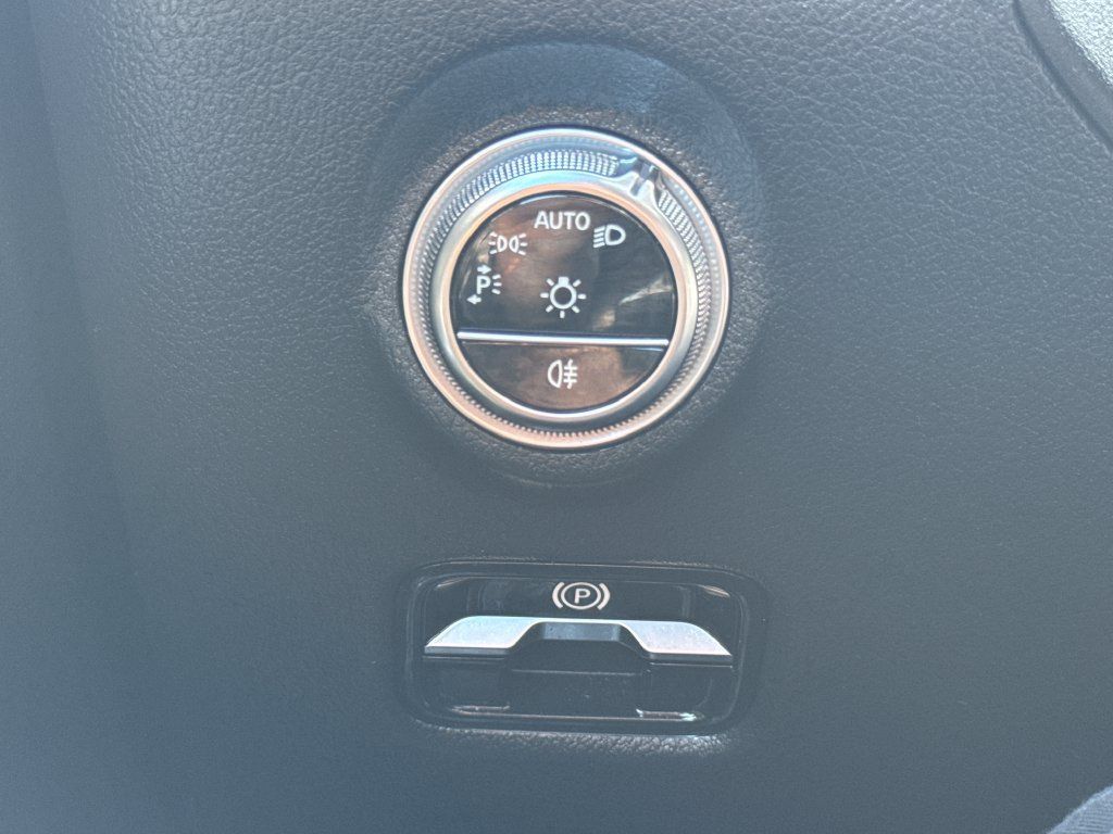 Used 2024 Mercedes-Benz C 300 4MATIC Sedan image 29