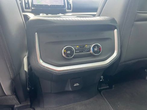 Used 2025 Ford Expedition Active AWD/4WD image 23