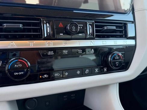 New 2026 Nissan Pathfinder SL FWD image 15