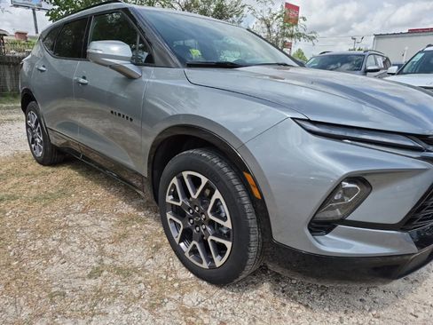 Used 2025 Chevrolet Blazer RS image 2
