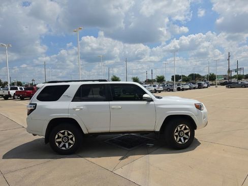 Used 2019 Toyota 4Runner TRD Off-Road Premium AWD/4WD image 2