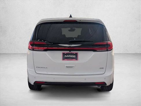 New 2026 Chrysler Pacifica Select AWD/4WD image 8