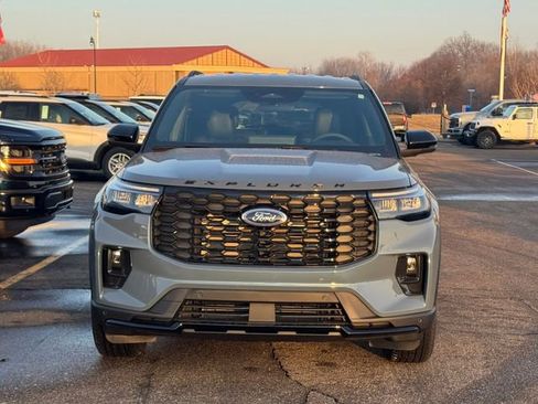 New 2026 Ford Explorer ST-Line image 2