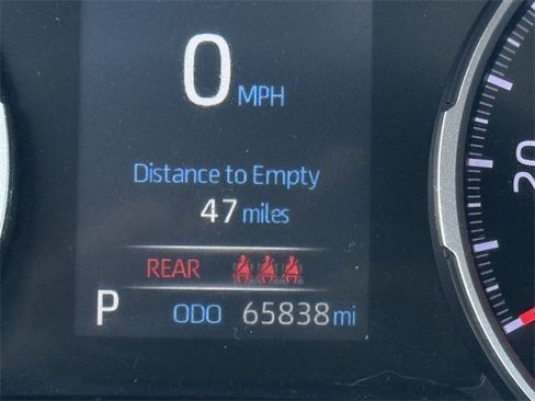 Used 2022 Toyota RAV4 LE image 16