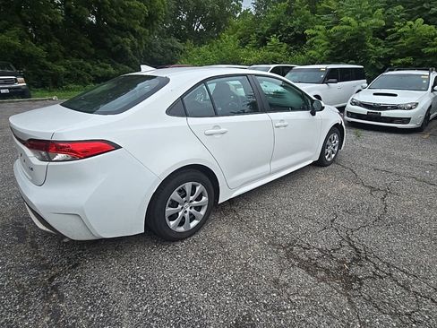 Used 2021 Toyota Corolla LE FWD image 8