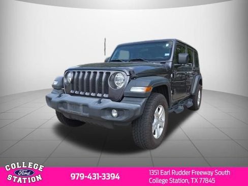 Used 2018 Jeep Wrangler Unlimited Sport S AWD/4WD image 3