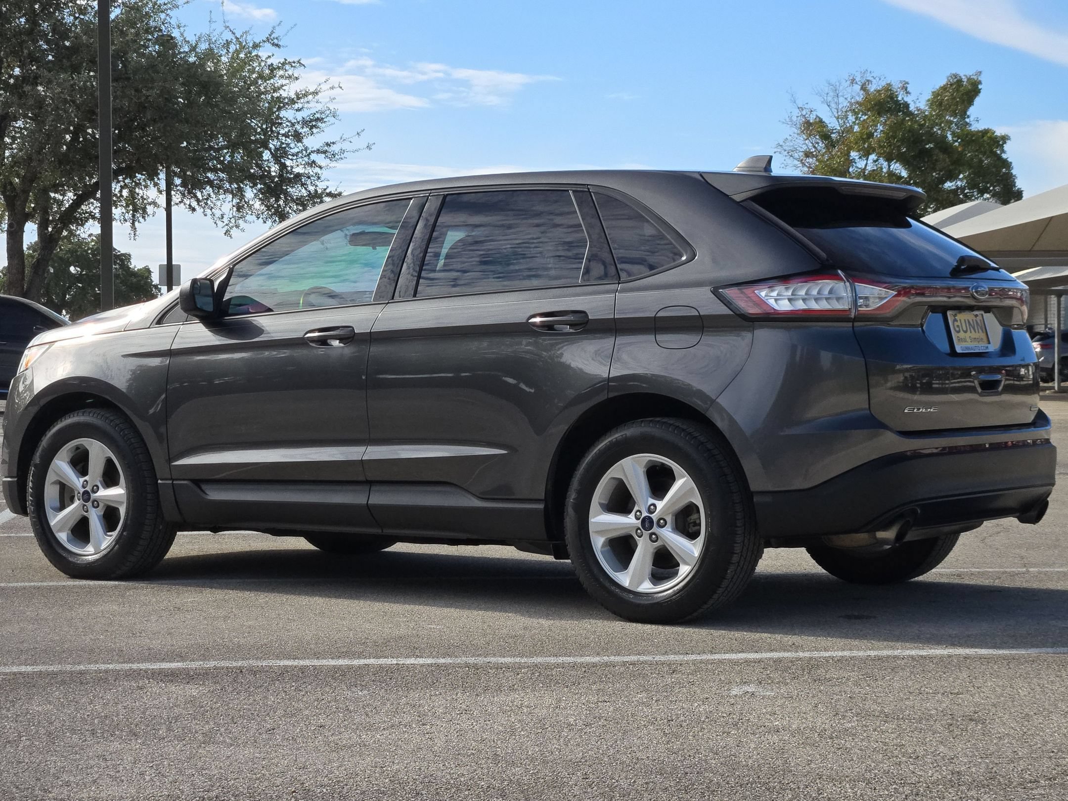 Used 2018 Ford Edge SE FWD image 5