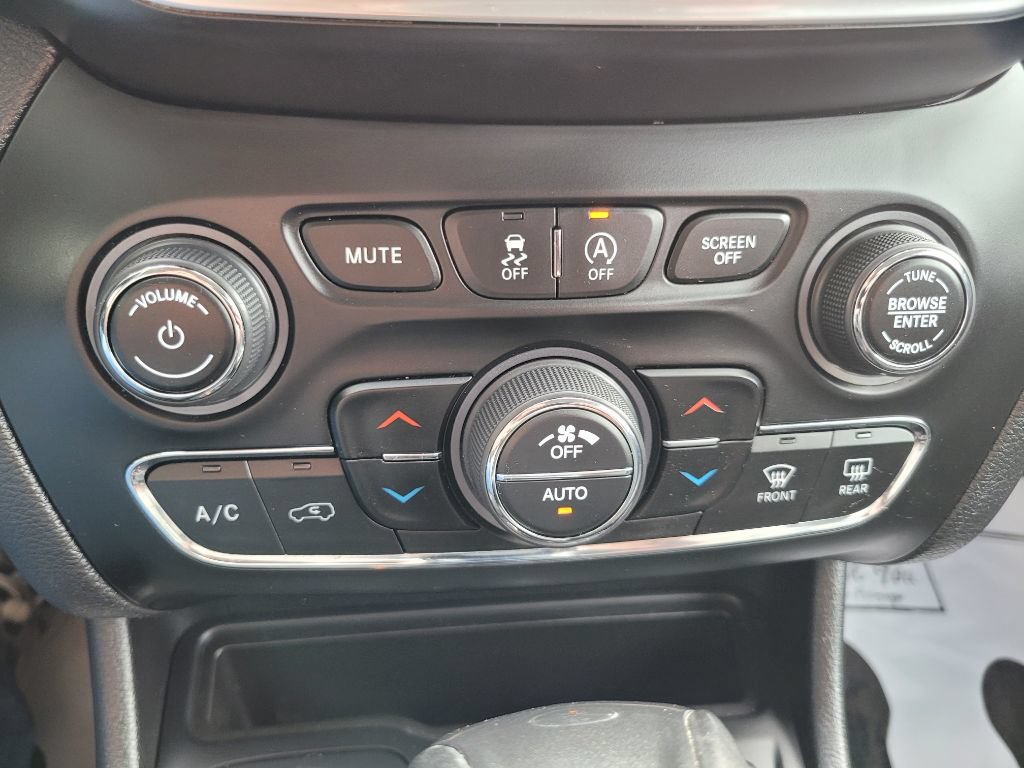 Used 2020 Jeep Cherokee Trailhawk w/ Cold Weather Group AWD/4WD image 33