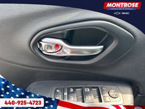 Used 2019 Jeep Cherokee Latitude Plus w/ Comfort/Convenience Group AWD/4WD image 10