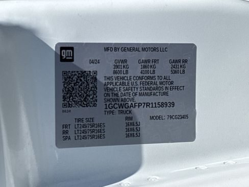 Used 2024 Chevrolet Express 2500 w/ Driver Convenience Package RWD image 31