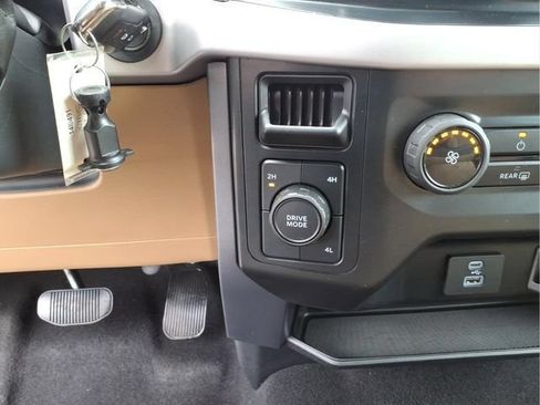 Used 2023 Ford F150 XLT AWD/4WD image 27