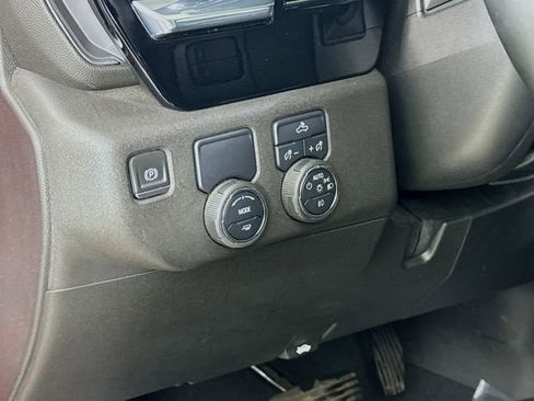 Used 2024 Chevrolet Silverado 2500 LT w/ Convenience Package image 11