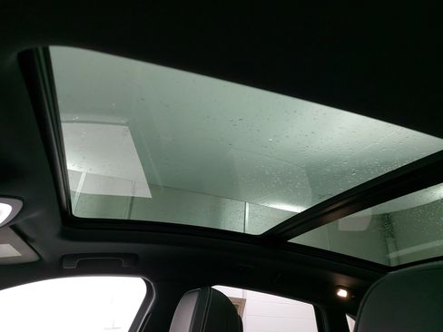 Certified 2025 Porsche Macan image 31