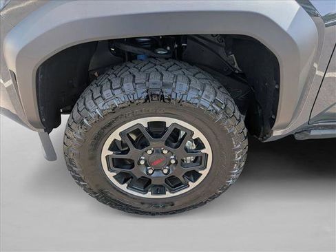 Used 2025 Toyota Tacoma TRD Off-Road AWD/4WD image 24