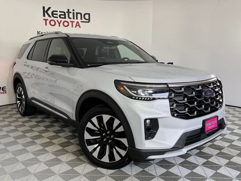 Used 2025 Ford Explorer Platinum w/ LUX Leather Package image 3