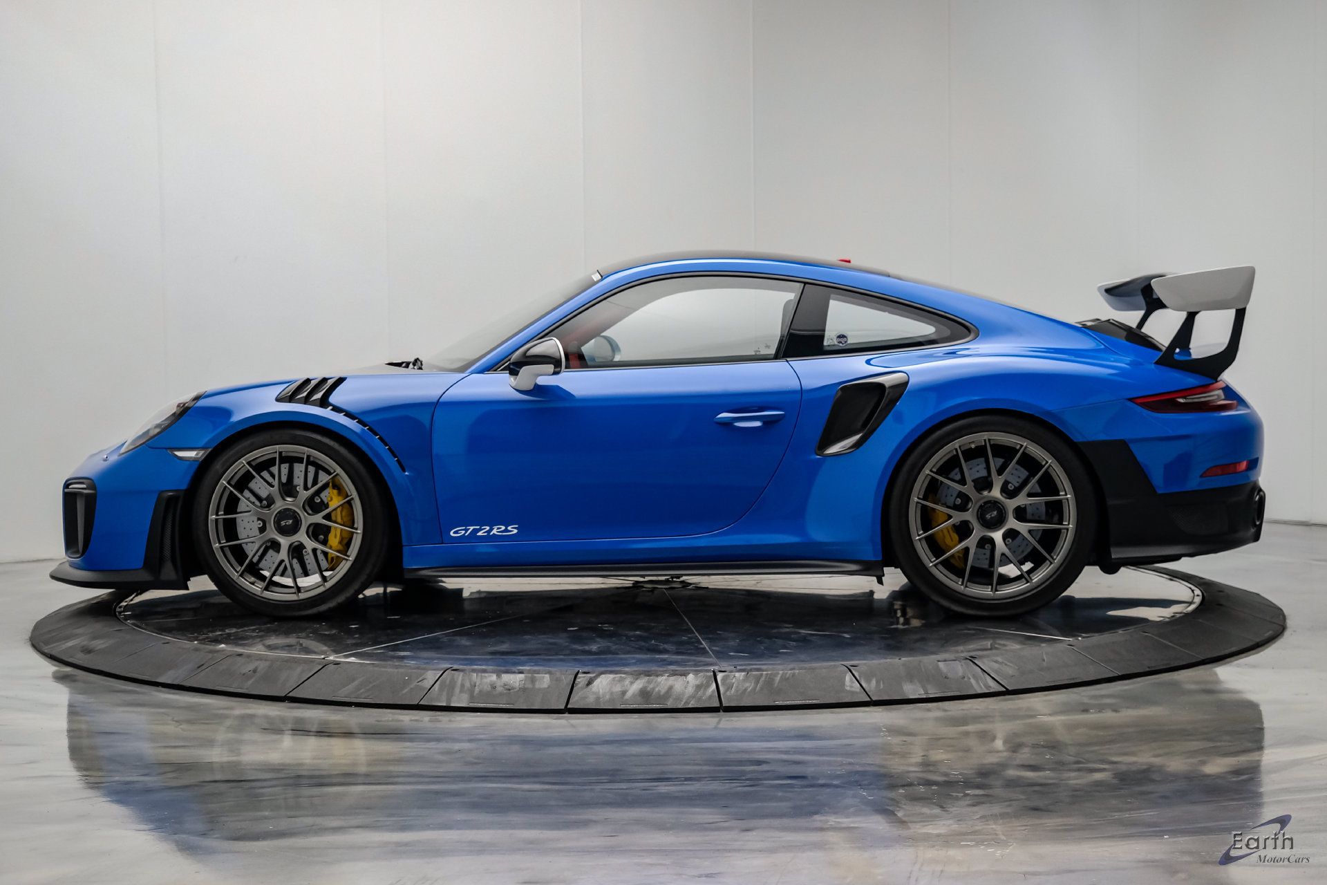 Used 2019 Porsche 911 GT2 RS RWD image 8