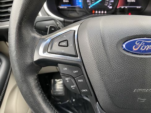 Used 2017 Ford Edge Titanium FWD image 6