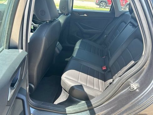 Used 2021 Volkswagen Jetta SE FWD image 15