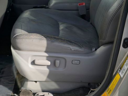 Used 2005 Toyota Sienna XLE image 18