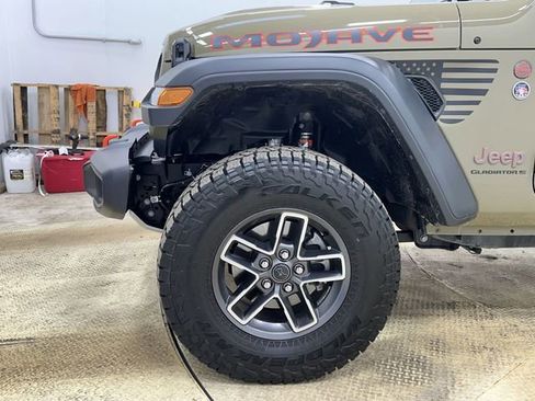 Used 2025 Jeep Gladiator Mojave w/ Safety Group image 19