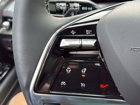 New 2026 Cadillac Vistiq Luxury w/ LPO, Floor Liner Package image 15