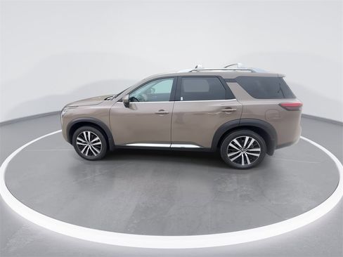 Used 2024 Nissan Pathfinder Platinum w/ Cargo Package image 5