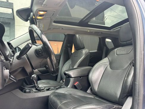 Used 2020 Jeep Cherokee Limited AWD/4WD image 7