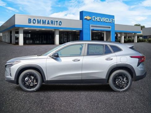 New 2026 Chevrolet Trax LT w/ Driver Confidence Package FWD image 2