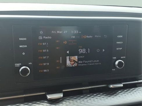 Used 2024 Kia Carnival LX image 8