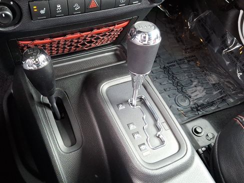 Used 2018 Jeep Wrangler Unlimited Rubicon image 14