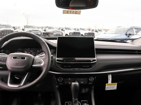 New 2026 Jeep Compass Latitude image 14