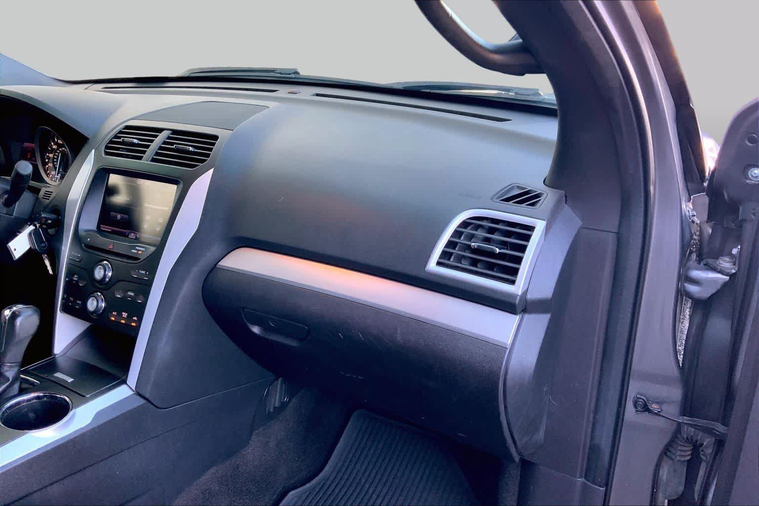 Used 2013 Ford Explorer XLT FWD image 17