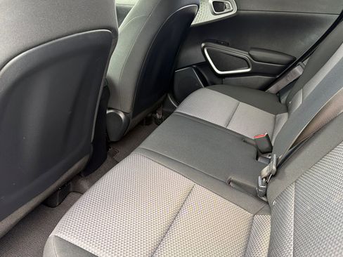 Used 2025 Kia Soul LX w/ LX Technology Package FWD image 12