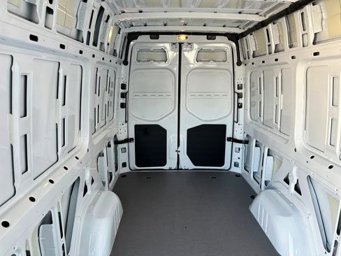 Used 2025 Mercedes-Benz Sprinter 2500 image 20