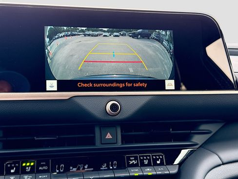 Used 2025 Toyota Crown Signia AWD/4WD image 33