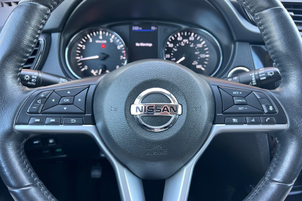 Used 2018 Nissan Rogue SV w/ Sun & Sound Touring Package FWD image 27